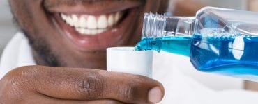 Motivos para você usar enxaguante bucal