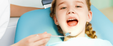 Criança primeira consulta com o dentista