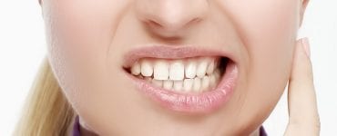 como saber se estou apertando os dentes à noite