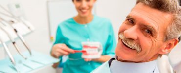 como limpar dentadura