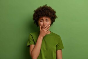 gosto amargo na boca