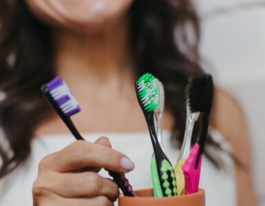 escovar os dentes com bicarbonato